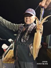 25일 신아라호 먼바다 한치 퍽퍽 쿨러조황 사진