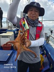 [진해한바다호] 오늘도 묵직하게 올라오는 돌문어 찐한 손맛 보시며 즐기고 왔습니다^0^ 사진