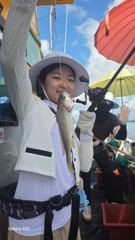 태양을 피하고 싶어서 아무리 달려봐도~ 황금백호에는 개인우산을 쓰고 배낚시ㅎ 사진