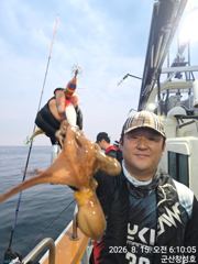  8/15일, 군산문어~부쩍 커진 군산 문어 ~실시간~오늘도 갑니다~"생미끼, 민어,농어,광어 8월 평일~선비 빅이벤트(선비8만)"~~군산 창성호