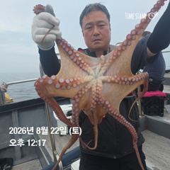 오늘자 돌핀3호 대왕문어 낚시 조황입니다.
