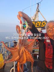 8월23일 군산 홈런호 야간 문어 출조 하였습니다.첫포인트 부터… 사진