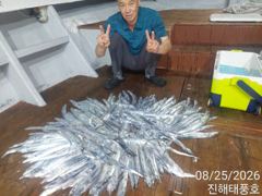 25일새벽 씨알 큰 내만갈치 루어는 1타1피, 마릿수 엄청납니다.오늘 예약가능. 사진