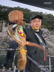 삼천포 마린보이 9. 20. 야간문어 초대박 조황으로 즐겁게 입항했습니다. 사진