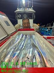 (14석통영명륜3호)우와~왕갈치 3지이상 쿨러만땅 밤새도록 입질 폭발 왕창잡았습니다(계속예약가능) 사진